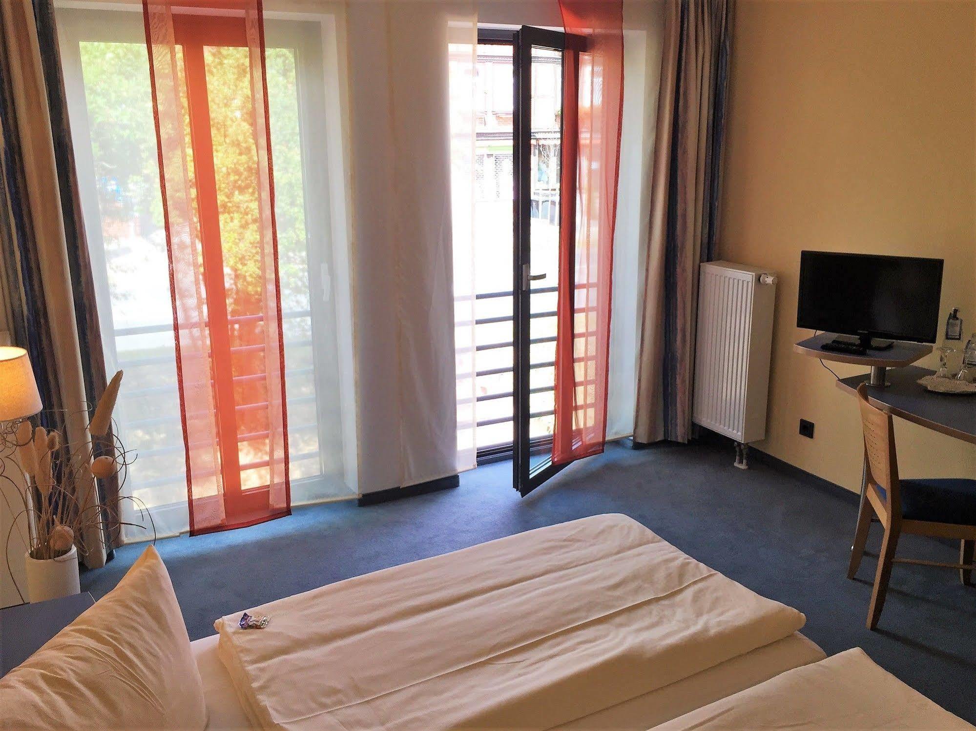 Hotel Ambiente Halberstadt Exterior photo