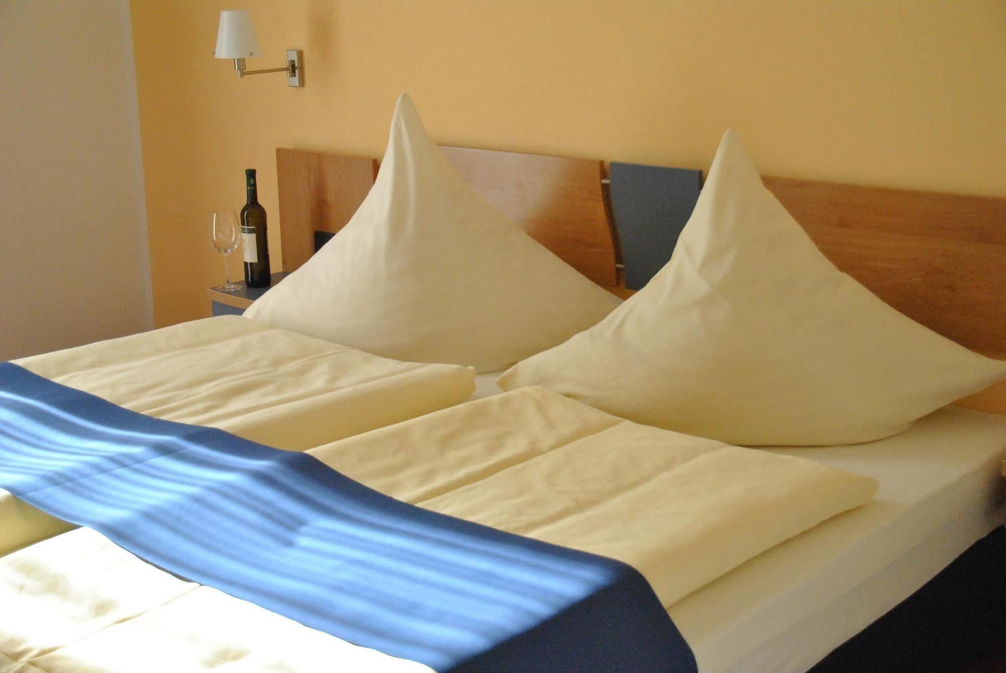 Hotel Ambiente Halberstadt Exterior photo